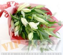 ziedu piegāde: Baltu liliju pušķis: 45.00 €