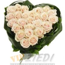 ziedu piegāde: Baltu rožu sirds: 99.00 €