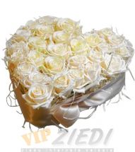 ziedu piegāde: Baltu rožu sirds 2: 120.00 €