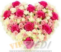ziedu piegāde: Rožu sirds no rozā rozēm un sīkziedu rozēm: 158.00 €